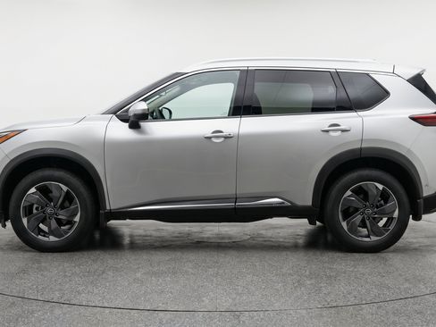 Used 2025 Nissan Rogue SV FWD image 5
