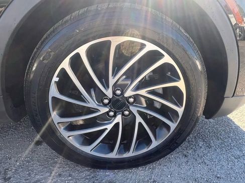 Used 2019 Lincoln Nautilus Reserve image 12