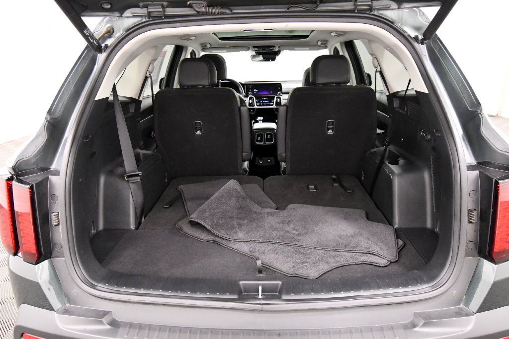 Certified 2023 Kia Sorento X-Line EX AWD/4WD image 7