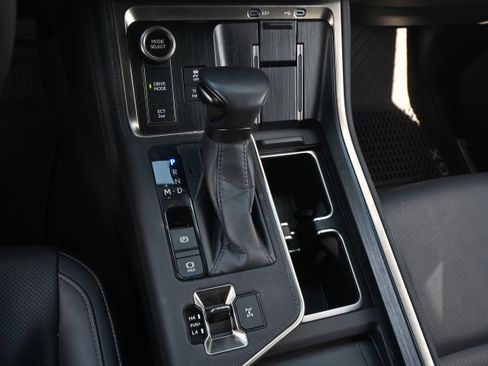 Used 2024 Lexus GX 550 w/ Cold Area Package image 25