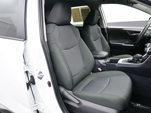 Used 2025 Toyota RAV4 XLE image 14