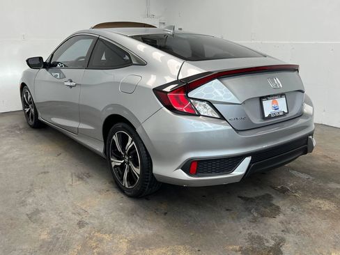 Used 2017 Honda Civic Touring image 6