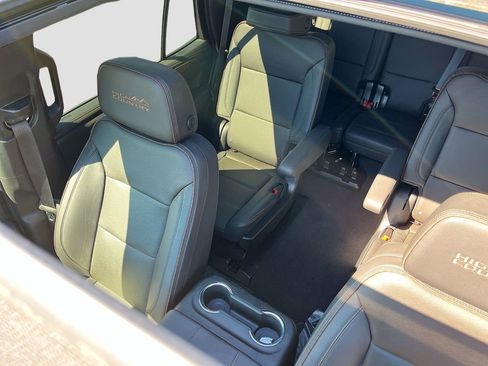 Used 2024 Chevrolet Tahoe High Country AWD/4WD image 23