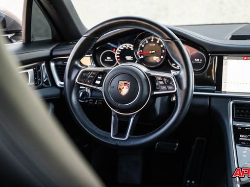 Used 2018 Porsche Panamera 4S image 9