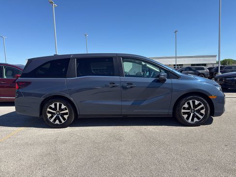 Used 2025 Honda Odyssey EX-L image 4