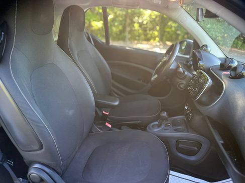 Used 2016 smart fortwo passion RWD image 18