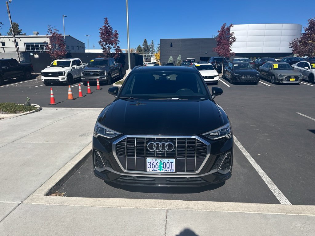 Used 2019 Audi Q3 2.0T Premium Plus AWD/4WD image 2