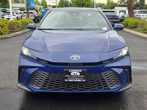 Used 2025 Toyota Camry SE FWD image 8