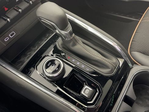 Used 2024 GMC Canyon AT4 w/ Technology Package image 27