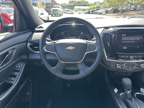 Used 2023 Chevrolet Traverse LT FWD image 23
