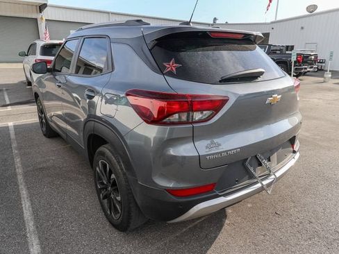 Used 2021 Chevrolet TrailBlazer LT w/ Premium Seating Package FWD image 3