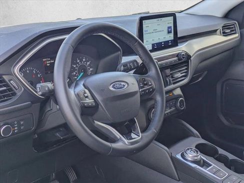 Used 2022 Ford Escape SE w/ SE Sport Appearance Package image 8