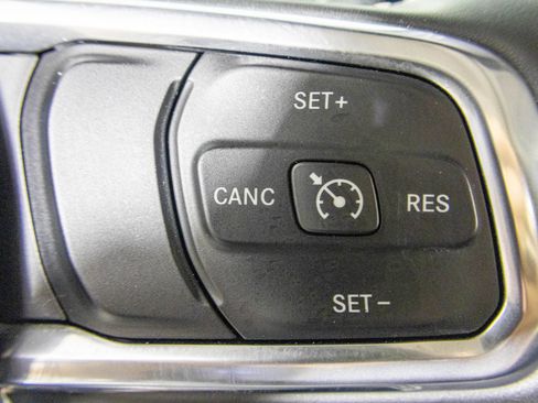 Used 2022 Jeep Wrangler Unlimited Sahara w/ LED Lighting Group AWD/4WD image 29