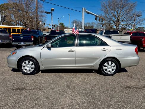 Used 2002 Toyota Camry LE FWD image 2