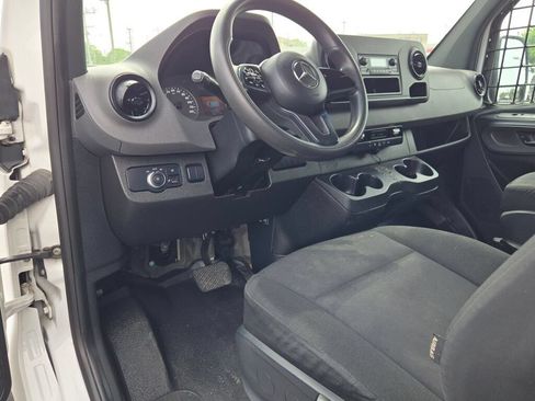 Used 2022 Mercedes-Benz Sprinter 2500 image 21