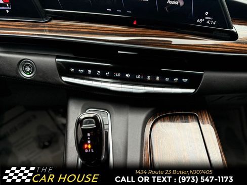 Used 2023 Cadillac Escalade ESV Luxury AWD/4WD image 24