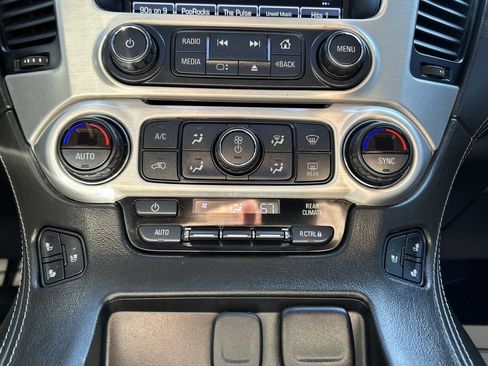 Used 2019 GMC Yukon XL SLT w/ Graphite Performance Edition image 18