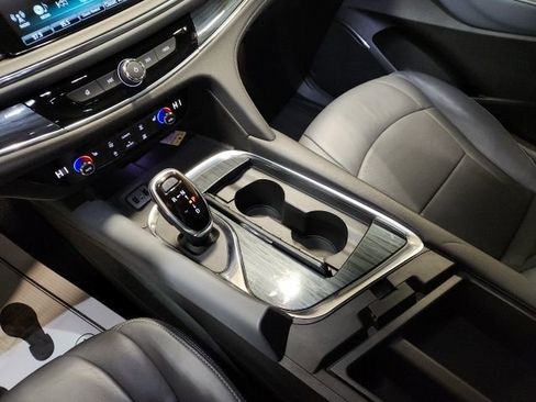 Used 2018 Buick Enclave Essence image 16