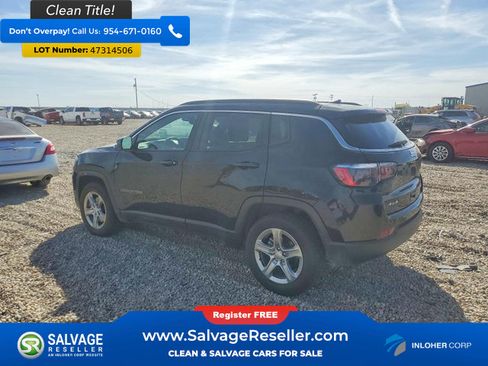 Used 2024 Jeep Compass Latitude AWD/4WD image 3