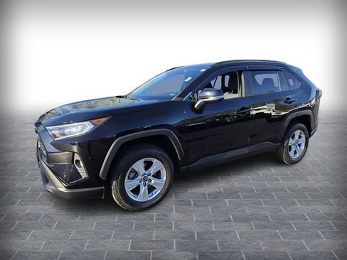 Used 2021 Toyota RAV4 XLE FWD image 3