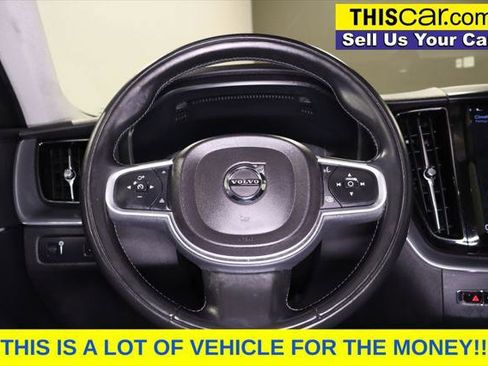 Used 2019 Volvo XC60 T5 Momentum w/ Premium Package FWD image 14