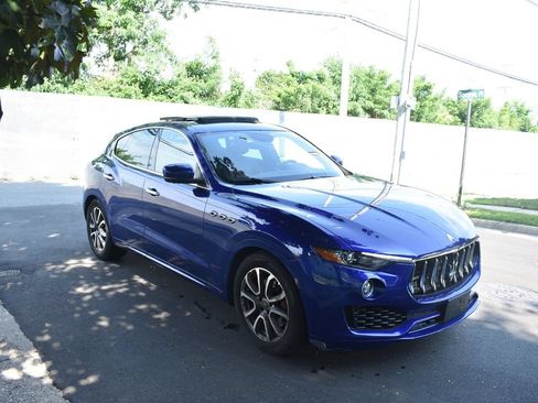 Used 2020 Maserati Levante AWD/4WD image 4