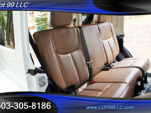 Used 2014 Jeep Wrangler Unlimited Sahara w/ Connectivity Group image 16