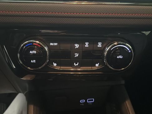 Used 2025 Chevrolet TrailBlazer RS w/ Convenience Package AWD/4WD image 20