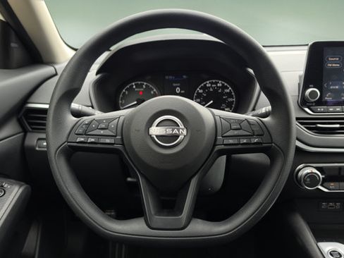 Certified 2025 Nissan Altima 2.5 S FWD image 9