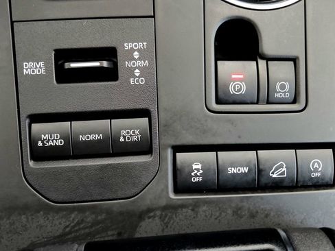 Used 2022 Toyota Highlander XLE AWD/4WD image 36