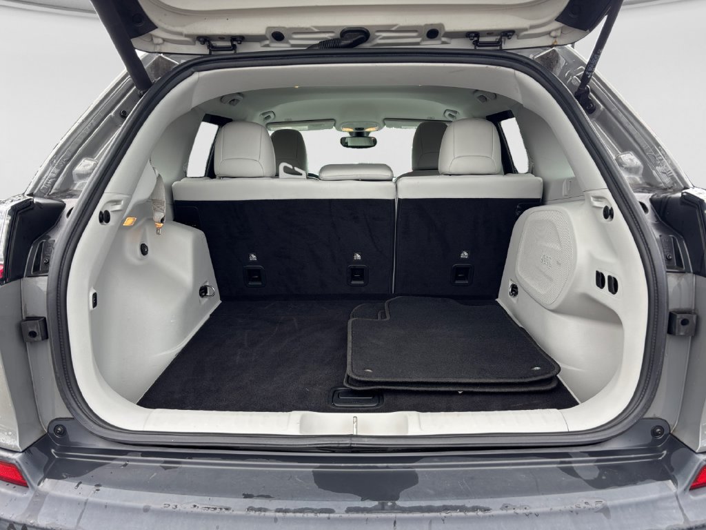 Used 2019 Jeep Cherokee Limited AWD/4WD image 19