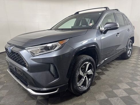 Used 2021 Toyota RAV4 SE image 8