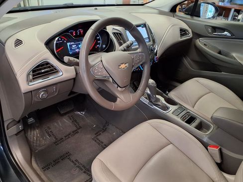 Used 2018 Chevrolet Cruze Premier image 19