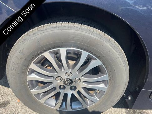 Used 2020 Toyota Sienna XLE FWD image 38