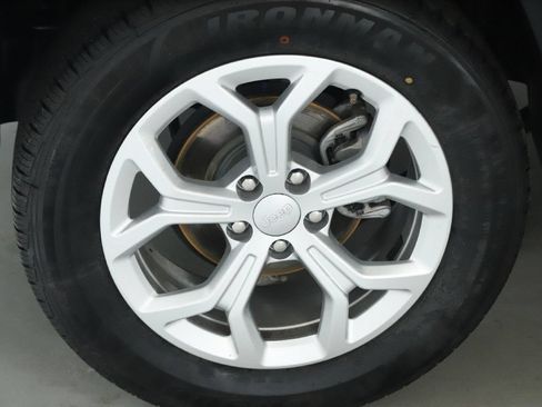 Used 2024 Jeep Compass Latitude AWD/4WD image 12