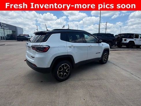 Used 2025 Jeep Compass Trailhawk AWD/4WD image 3