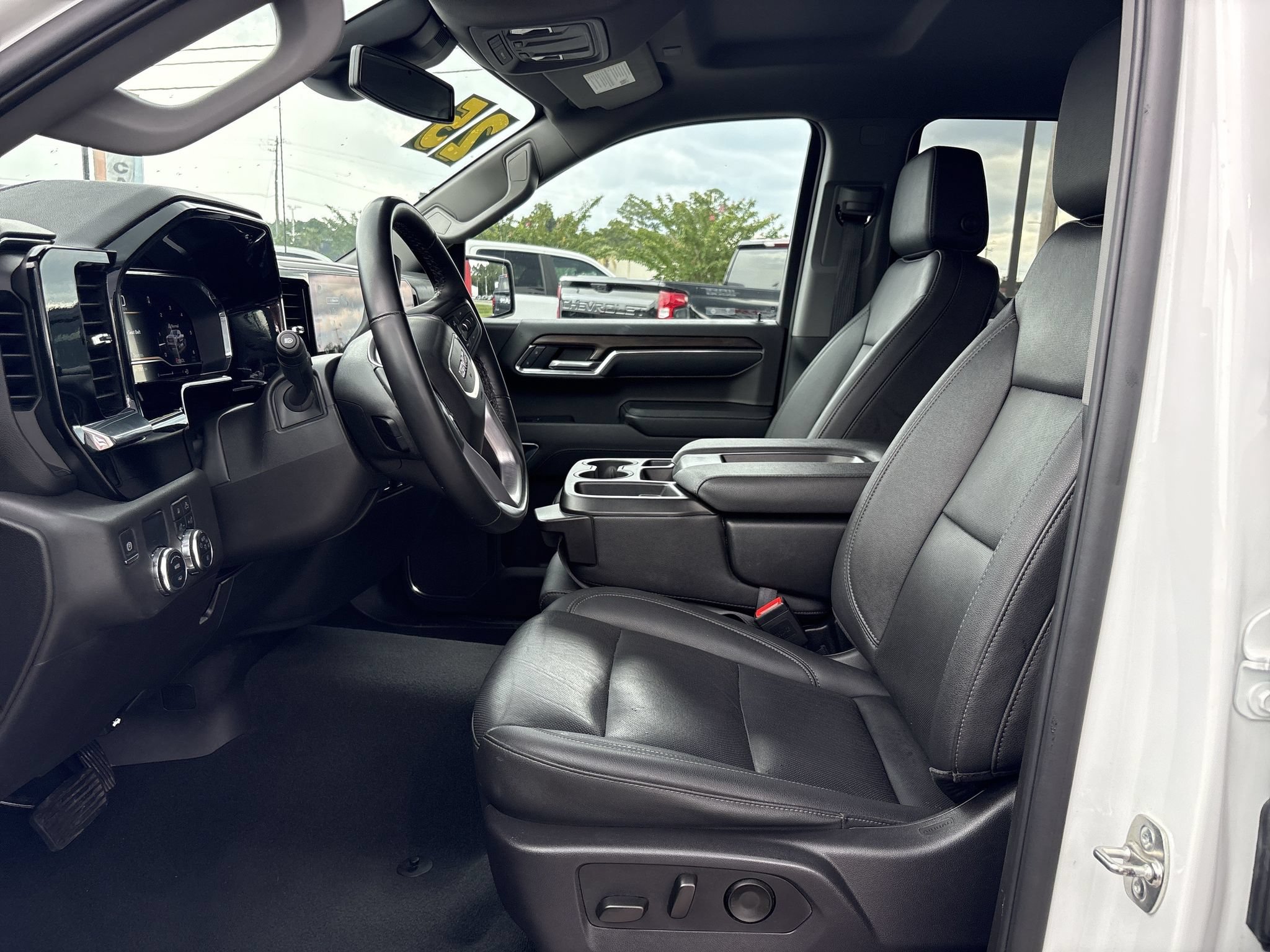 Used 2025 GMC Sierra 1500 SLT RWD image 9