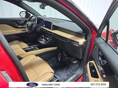 Used 2020 Lincoln Corsair Reserve w/ Equipment Group 202A image 16