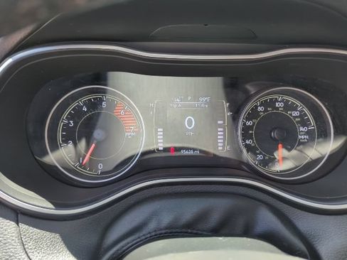Used 2019 Jeep Cherokee Latitude Plus w/ Comfort/Convenience Group AWD/4WD image 10