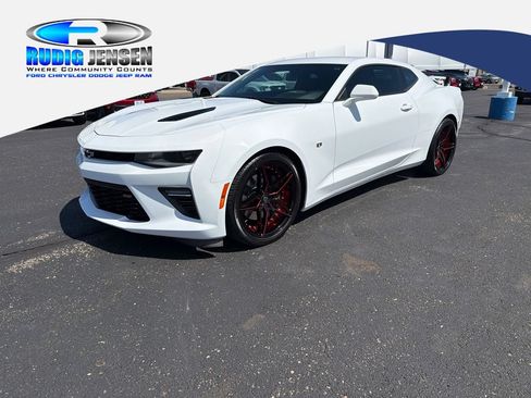 Used 2018 Chevrolet Camaro SS RWD image 1