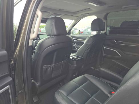Used 2021 Kia Telluride EX w/ EX Premium Package image 16
