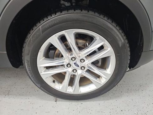 Used 2016 Ford Explorer XLT w/ Equipment Group 202A image 8