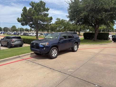 Used 2021 Toyota 4Runner SR5 RWD image 4