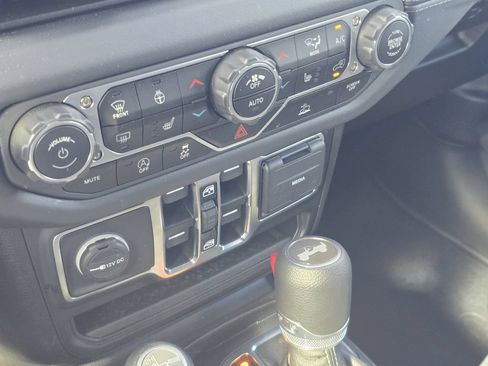 Used 2025 Jeep Wrangler Unlimited Sahara AWD/4WD image 26