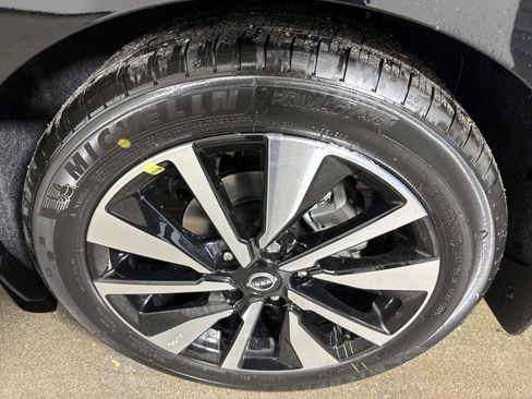 New 2025 Nissan Sentra SV w/ SV Premium Package image 6