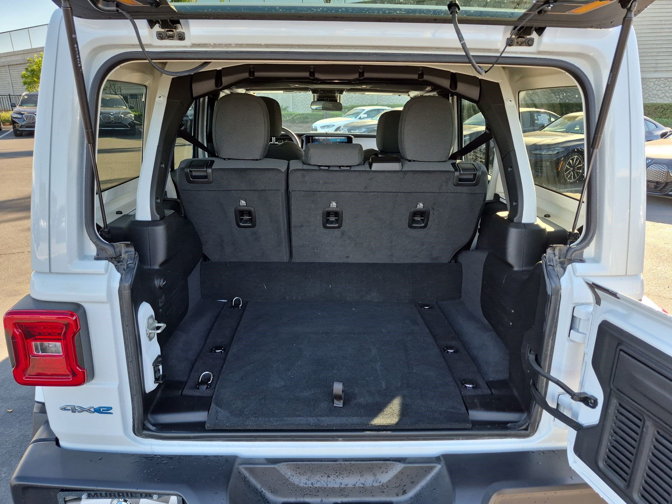 Used 2024 Jeep Wrangler Unlimited Sahara AWD/4WD image 30