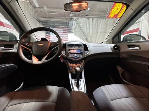 Used 2014 Chevrolet Sonic LT image 18