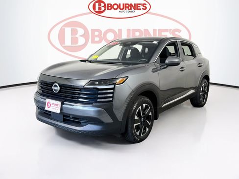 Used 2025 Nissan Kicks SV AWD/4WD image 5