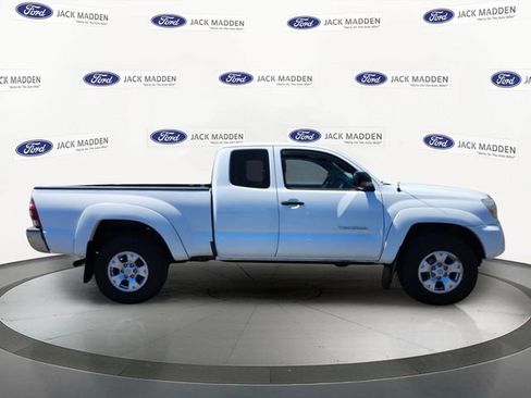 Used 2015 Toyota Tacoma 4x4 Access Cab w/ SR5 Package image 6