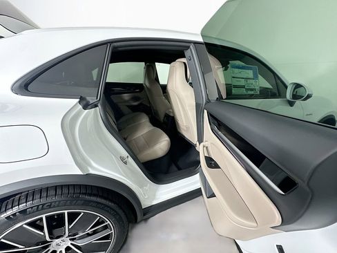 New 2026 Porsche Macan Electric image 29